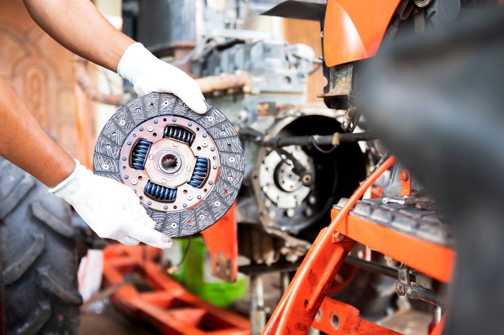 ¿Cuánto cuesta cambiar el kit de embrague?